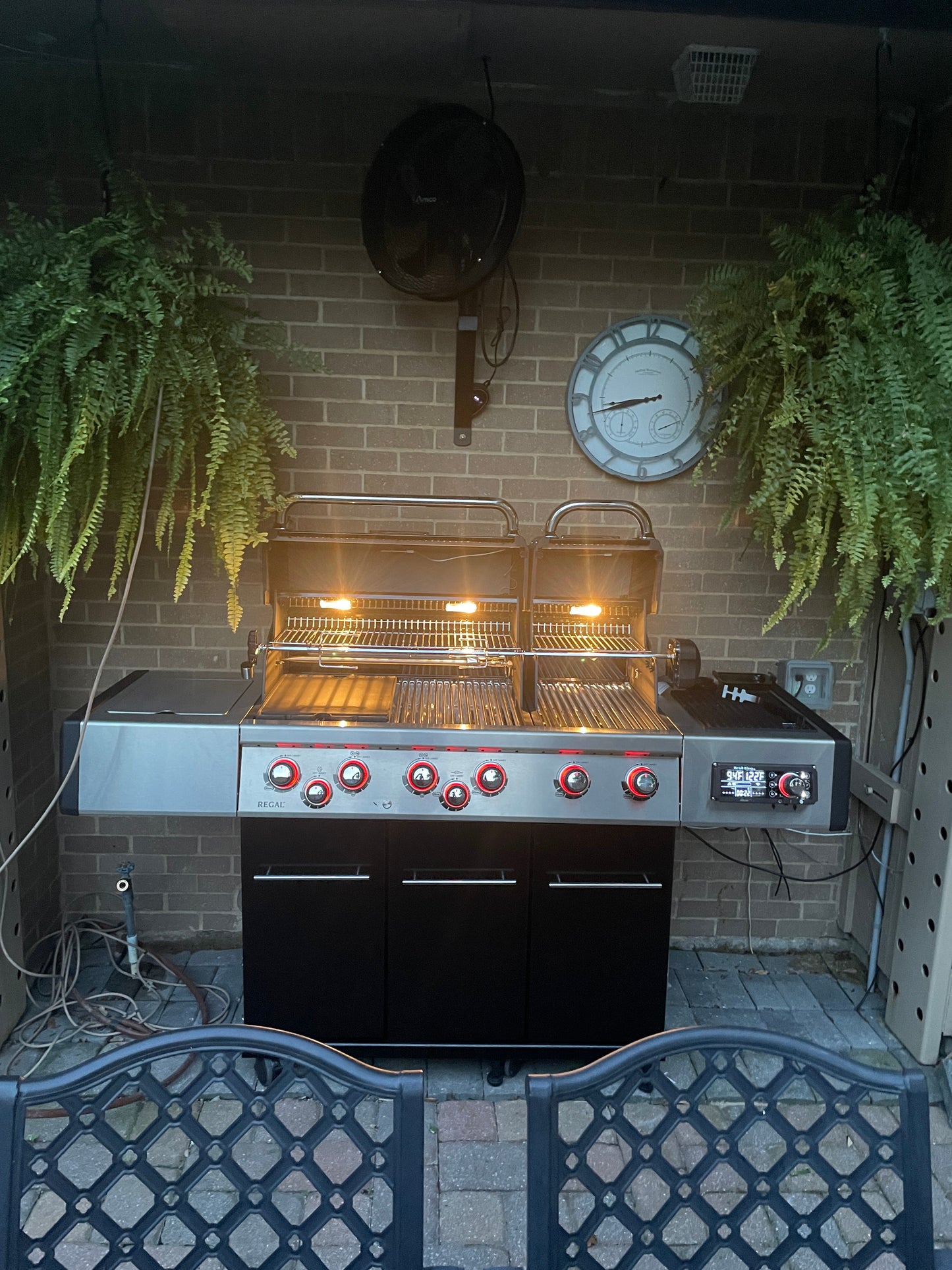 Broil King - Regal™ Q 690 Pro Infrared - BBQ Island